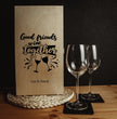 Weinbox mit Gravur Good Friends Wine Together + 2 Leonardo Weingläser mit Wunschnamen